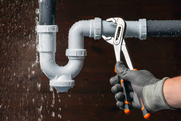 Professional Gas Line Repair technician working in Crandall, IN